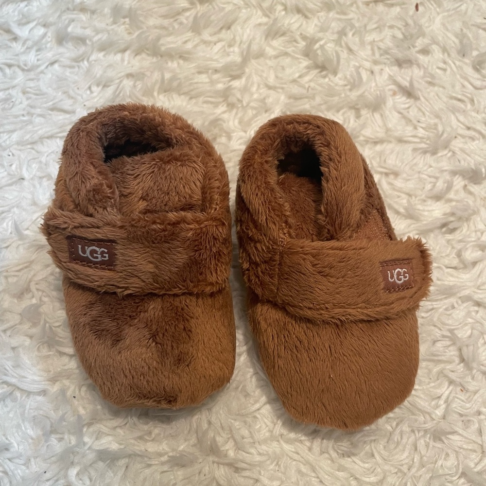 Baby’s Ugg boots, never worn!